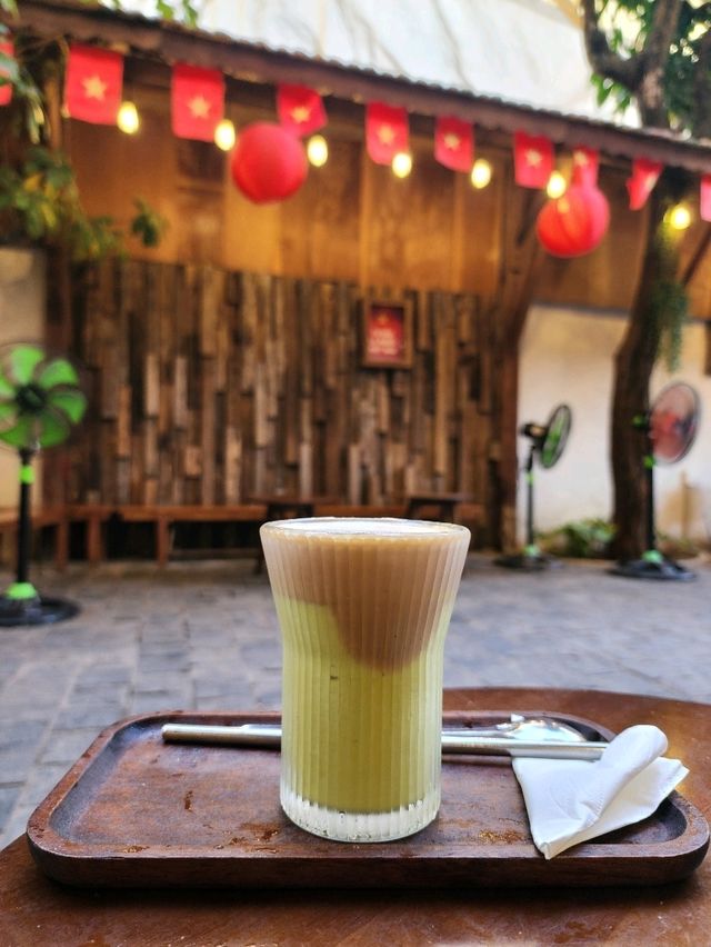 【ダナン/ベトナム】広々とした中庭☘️Trình cà phê
