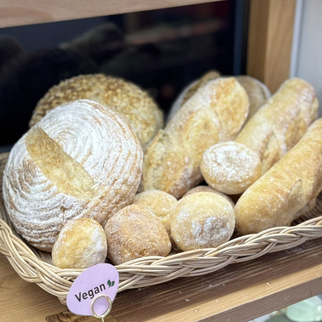 🥯 หอม นุ่ม ละลายใจ! “ชิโอปัง” ร้าน Crumbs