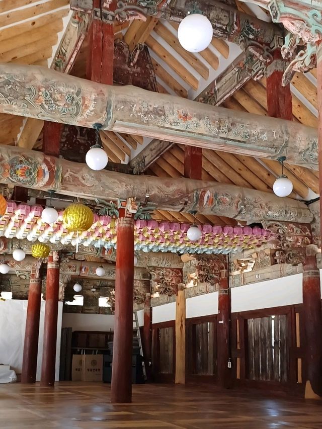 고요한 산사에서의 특별한 데이트 🌸