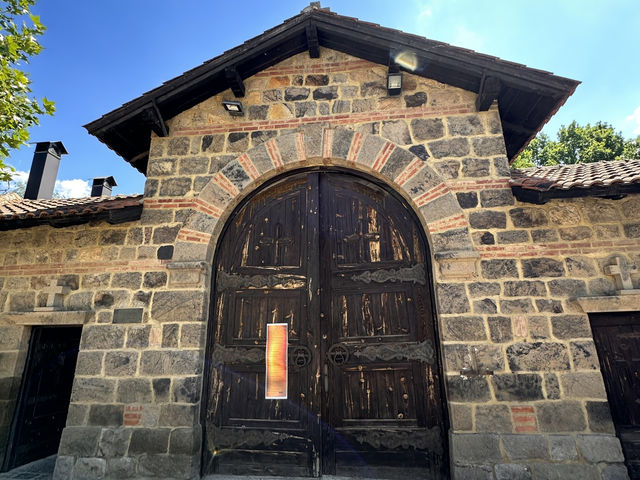 【Gracanica Monastery｜セルビア正教の聖地、コソボの静寂な修道院】 紛争を越えて今も守られる、世界遺産