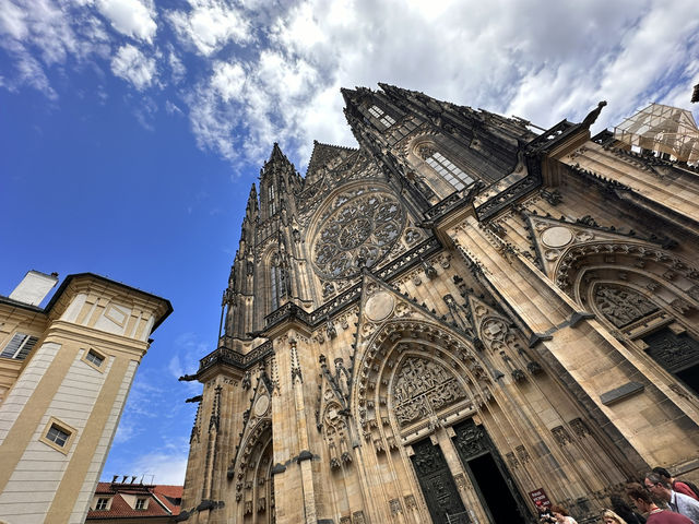 【Prague🇨🇿｜ビール天国チェコ！街全体が世界遺産の美しきプラハ】 お城とビールに酔いしれる、最高の街歩き