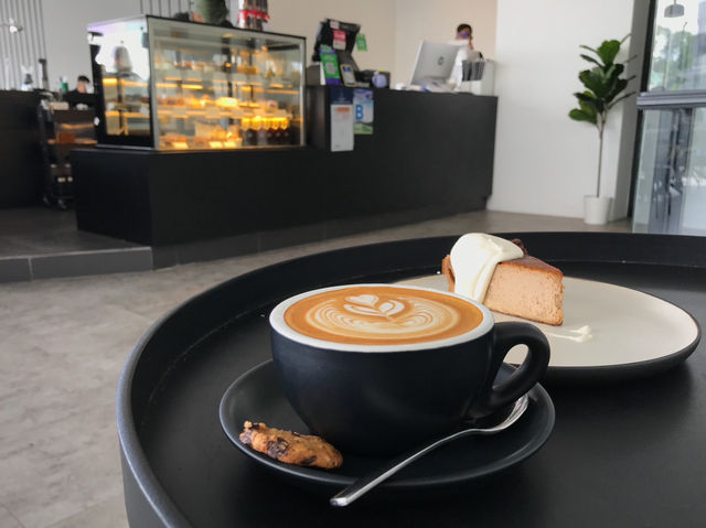 Monochrome Moods & Coffee Conversations