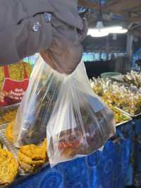 ตลาดหาดสะกอม