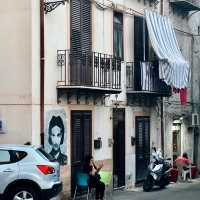 Palermo's Street Art: Raw and Moving! 🎨✨