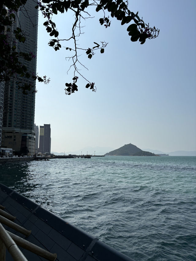 เดินเล่นริมทะเล Kennedy Town Waterfront