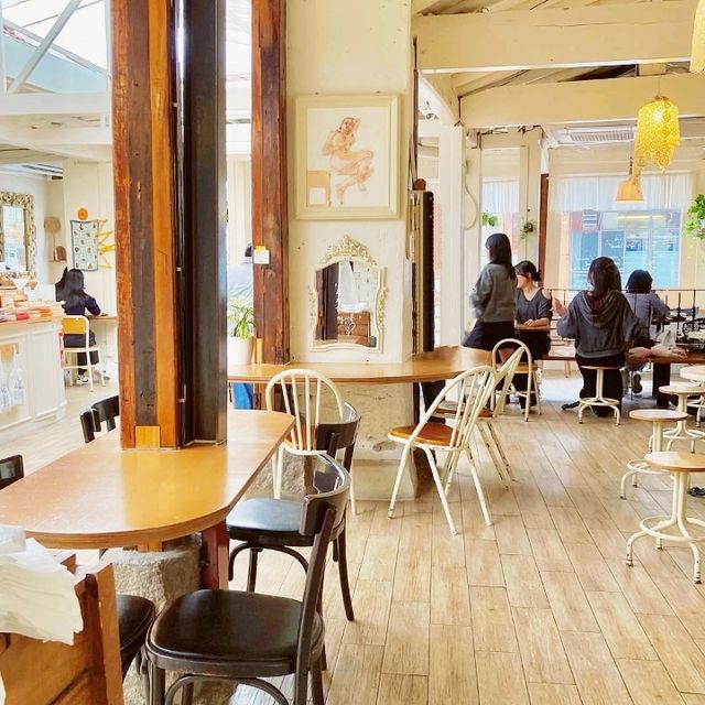 Highwaist Cafe