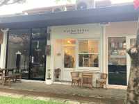 แหล่งรวมของกินร้านดังที่ “จริงใจวิลเลจ”   