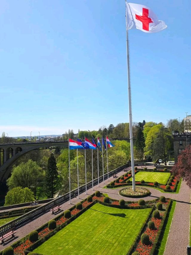 🇱🇺💼 Luxembourg on a Shoestring: Big Charm, Small Budget! 🗺️✨