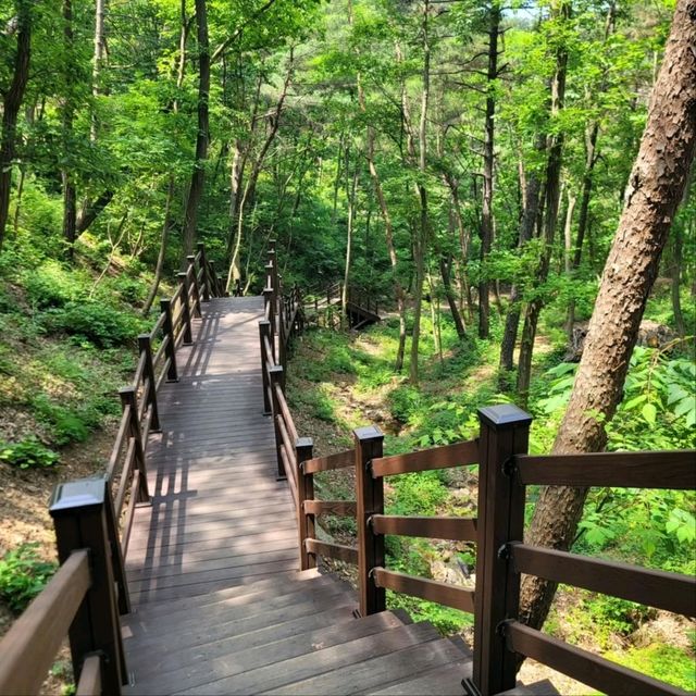 Cozy Trails & Calm Views