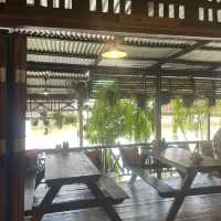ร้านสี่แยกหัวตะเข้คาเฟ่แอนด์เกสต์เฮ้าส์ 