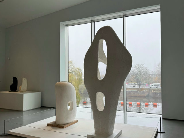 The Hepworth Wakefield: A Modernist Gem in Yorkshire 🇬🇧🖼️