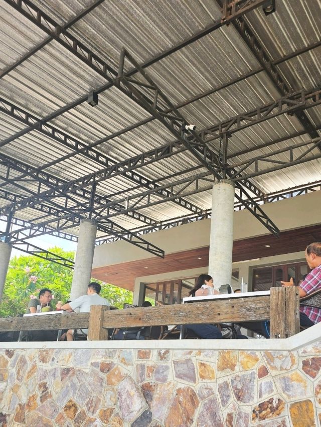 มุมอร่อย ศรีราชา ร้านอาหารทะเลดังในศรีราชา ชลบุรี