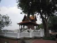 พาเที่ยวชมสวนสันติและป้อมพระสุเมรุ