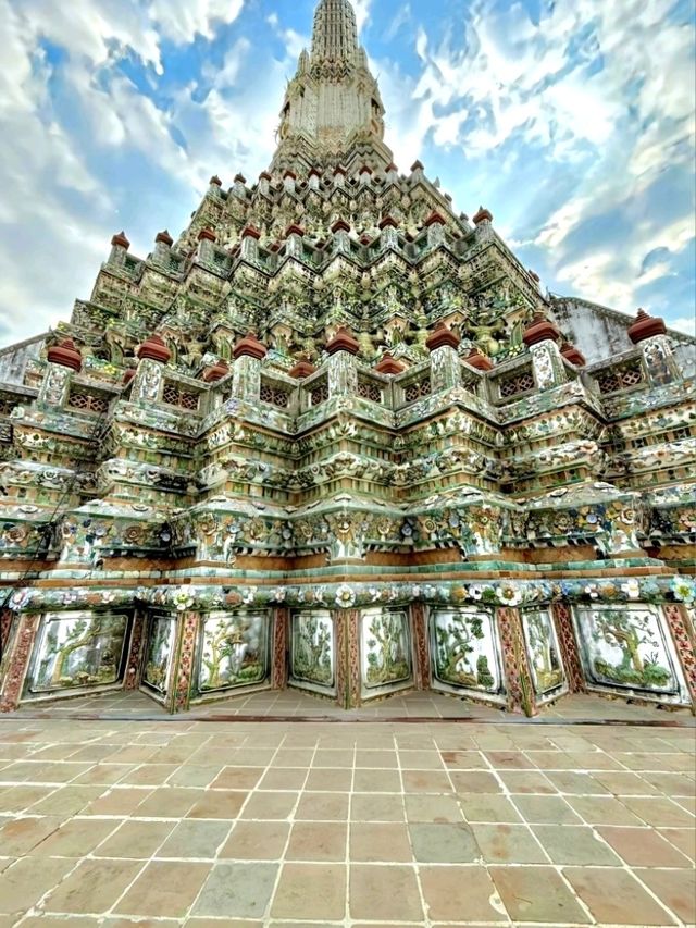 A Peaceful Morning at the Temple of Dawn (Wat Arun)