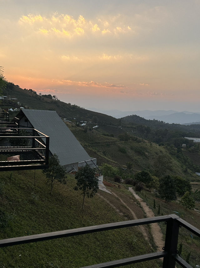 หนีรักไปพักบนดอย @ม่อนเหนือม่อนเเจ่ม 🛖⛰️✨