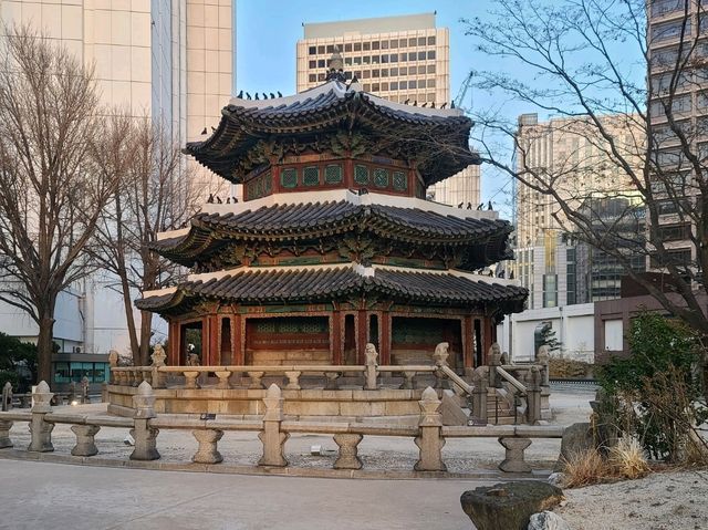 1973년에 오픈한 감성호텔 프레지던트 호텔 디럭스 더블룸