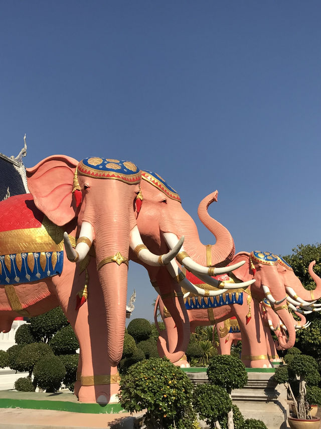 วัดเด่นสะหรีศรีเมืองแกน วัดสวยที่ห้ามพลาด
