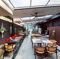 Black bixon cafe
