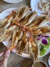 รีวิวร้านซีฟู้ดเจ๊เมี้ยน บางแสน – เด็ดสมคำร่ำลือ 🦀