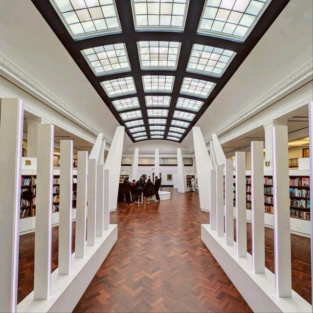 Bolton Art Gallery, Library & Museum