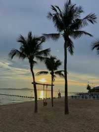 🏖️ “หาดจอมเทียน…ธรรมชาติสงบ งบเบา ๆ แต่ฟินเกินราค