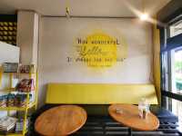 Cafele Cafe 304ร้านคาเฟ่สีเหลืองน่ารัก
