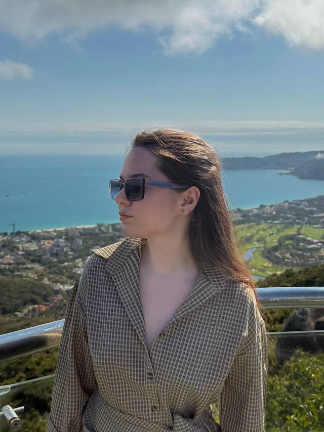Another cool thing about Yalong Bay? The Yalong Bay Tropical Paradise Forest Park in the hills! 🌿