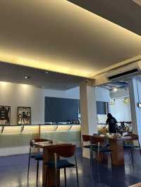 Discovering “Average Service”: A Trendy Café Experience in Singapore 🇸🇬 