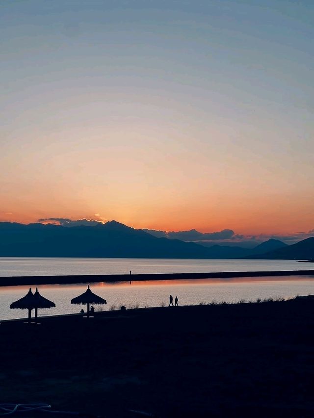 Sayram Lake in Xinjiang, Blue Water and Pure Chill