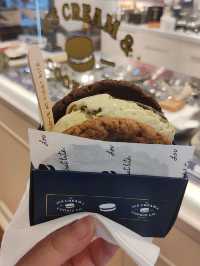 極邪惡 🍪曲奇雪糕三文治🍨