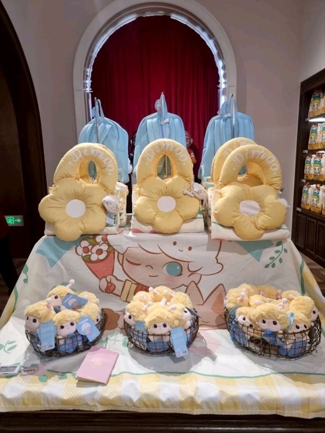 Pop Land Beijing: Pop Mart City Park – Molly Castle, Labubu Forest, Dimoo Lake & Xclusive Collection