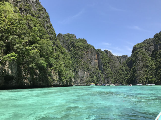 息をのむ美しさ！ピピ島の「エメラルドの海」に魅せられて💎🌊
