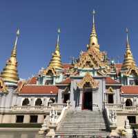 พระมหาธาตุเจดีย์ภักดีประกาศ เช็คอินคู่ทะเลบ้านกรูด