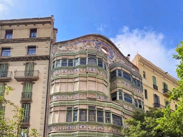 巴塞隆納 | Casa Comalat，譬美高第的隱藏版夢幻建築