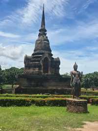 วัดสระศรี - วัดตั้งอยู่กลางสระน้ำ