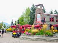 好逛又好拍令人難忘的Whistler Village Centre🥰