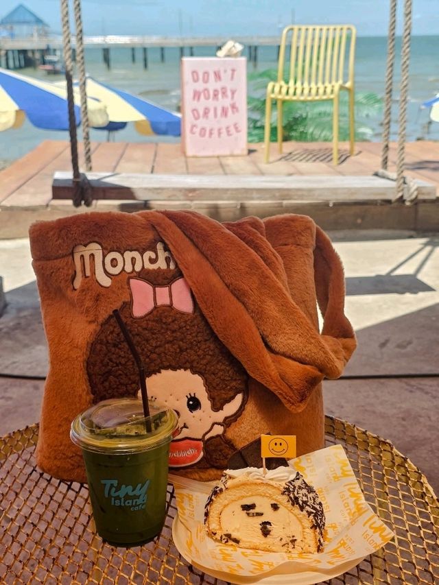 Tiny Island Cafe บางแสน ชลบุรี