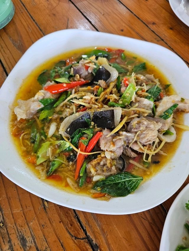 ร้านอาหารกษิรัตน์ | แก่งกระจาน จ.เพชรบุรี