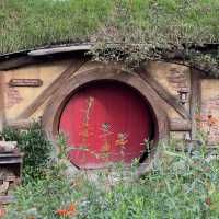 🏡 Hobbiton Movie Set: Step Into Middle-earth's Most Magical Village! 🌿