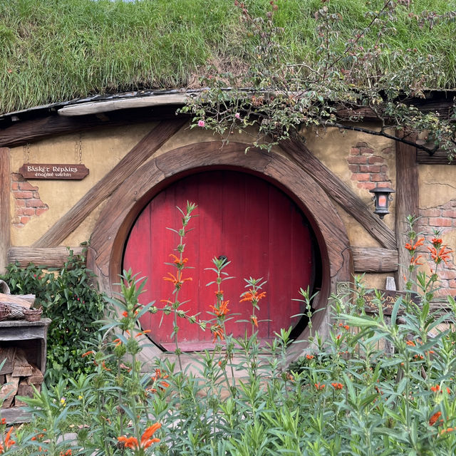 🏡 Hobbiton Movie Set: Step Into Middle-earth's Most Magical Village! 🌿