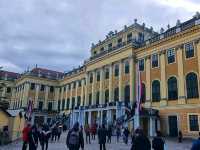 🏰🌷 Schönbrunn Palace – Vienna’s Golden Crown of History and Harmony