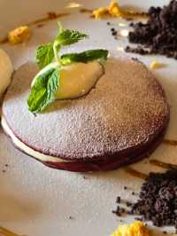 A QUAINT LITTLE CAFÉ WITH DELICIOUS RED VELVET PANCAKES.