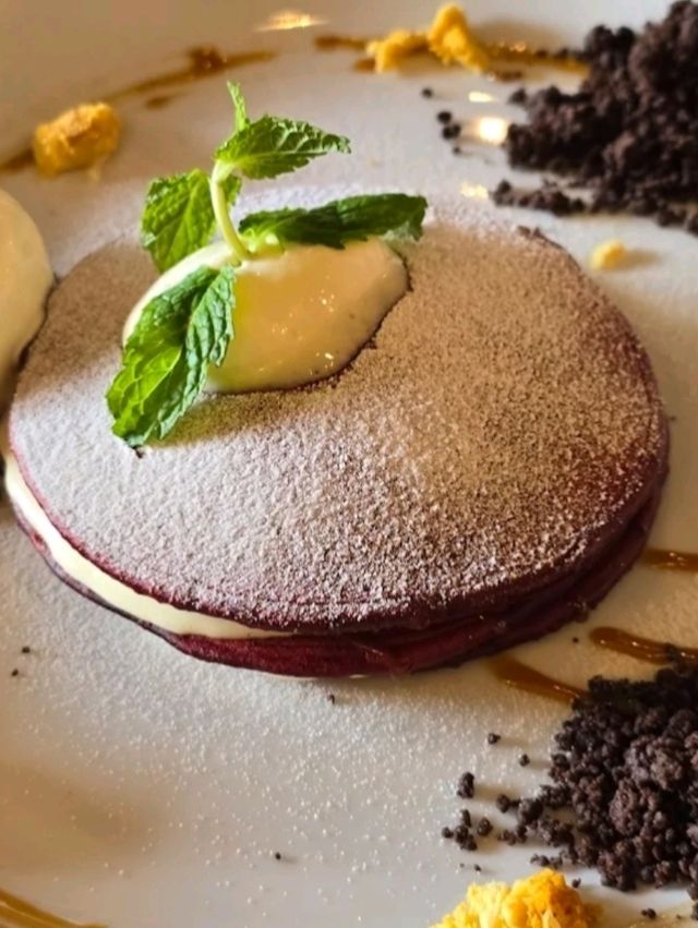 A QUAINT LITTLE CAFÉ WITH DELICIOUS RED VELVET PANCAKES.