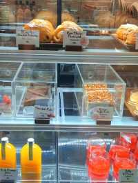 คาเฟ่สไตล์ชิโนโปตุกีสแบบโมเดิร์น