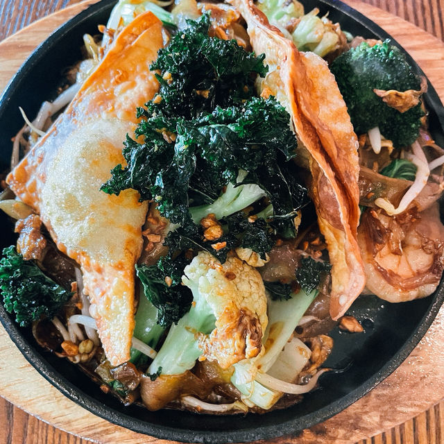 Mae Nam Khong Thai Restaurants: ร้านไทยอร่อยเริศ