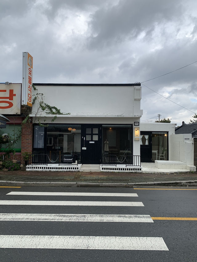 경주 황리단길에서 벗어나 조용하게 머무를 수 있는 카페 경주 황리단길에서 벗어나 조용하게 머무를 수 있는 카페