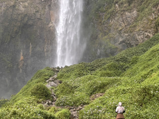 "Ketika Alam Membuatmu Berusaha Demi Keindahannya" sangat tepat menggambarkan Air Terjun Sipiso-Piso.