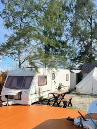 🚐🌊 รถบ้านริมเล Caravan Camping 🚗✨