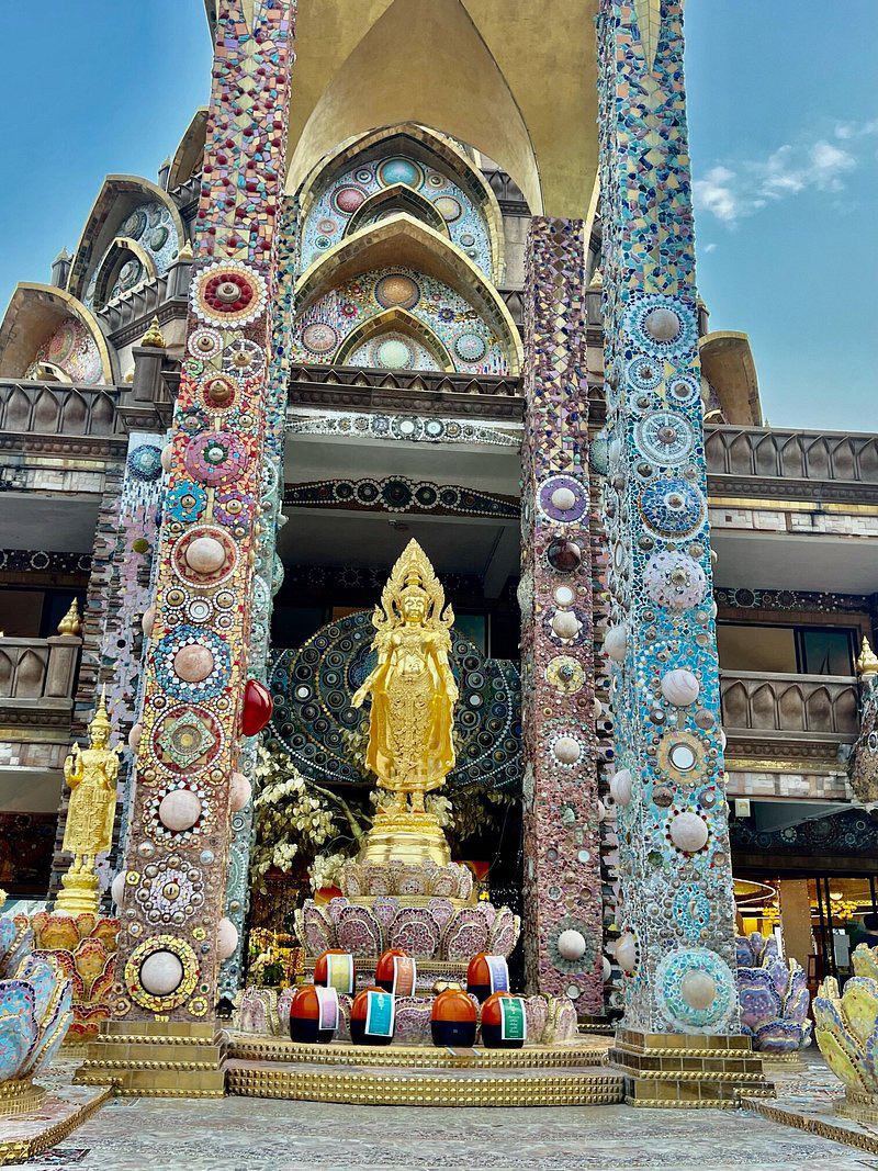 黄金の仏塔が放つ輝き。 | Trip.com カオコー