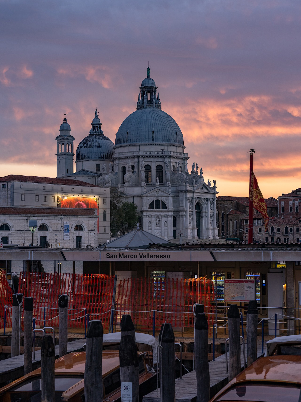 Nếu đây là lần đầu tiên bạn đến Venice, hãy nhớ xem video này.